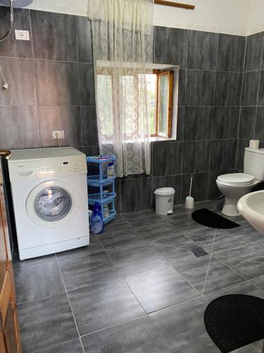 Bathroom, Guesthouse "Haxhiu" - Sopot, Diber in Bulqizë