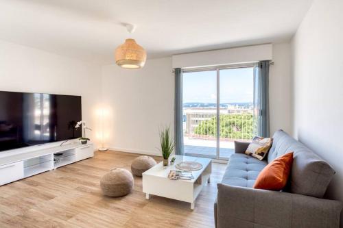 L43 Suite Maurice sea view 6Pax/Terrace,Parking,AC in Saint-Laurent-du-Var