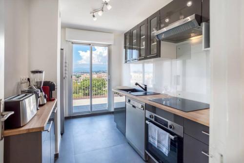 L43 Suite Maurice sea view 6Pax/Terrace,Parking,AC in Saint-Laurent-du-Var