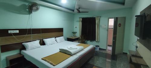 sri Murugan beach paradise hotel