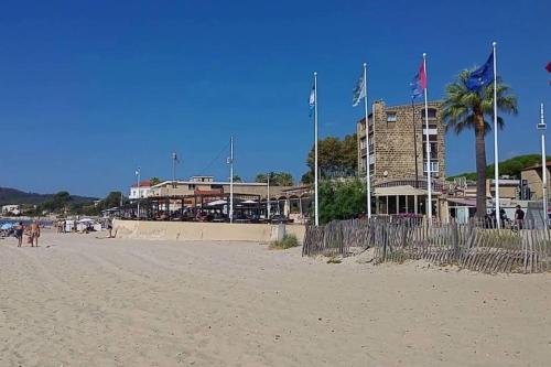 Plage des Sablettes -St Mandrier Maison du Pécheur