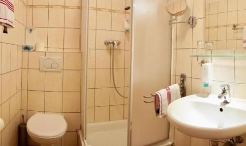 Twin Room image 2