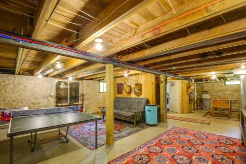 Serene Pacific Getaway: Deck, Grill & Fire Pit! in Pacific (MO)