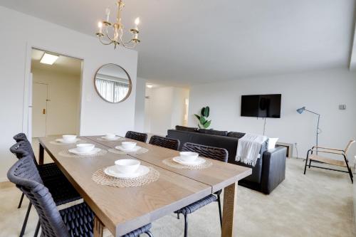 Style & Comfort in a stylish condo @Crystal City in Arlington, USA