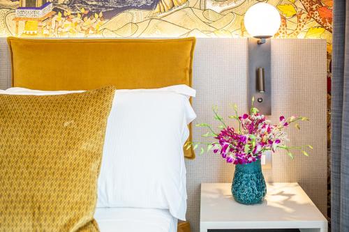 Junior Suite with Pool View image 8