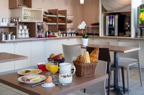 Ace Hôtel Clermont Ferrand La Pardieu - image 4