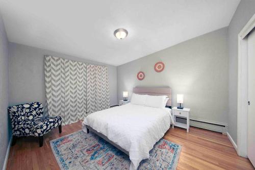 Couples and beach lovers meet your needs in one location in Marblehead, USA