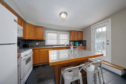 Couples and beach lovers meet your needs in one location in Marblehead, USA
