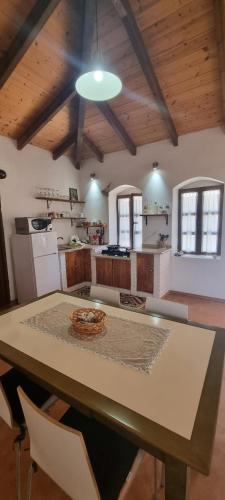 ห้องครัว, Villa Olive Old Qeparo in เคปาโร
