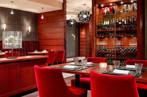 Sheraton Cavalier Calgary Hotel - image 4