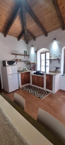 ห้องครัว, Villa Olive Old Qeparo in เคปาโร