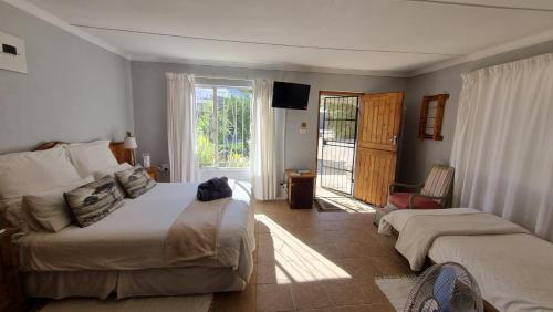 1 double bed, 1 twin bed