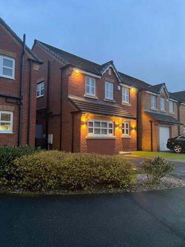 Stunning Home in Astley - Tyldesley