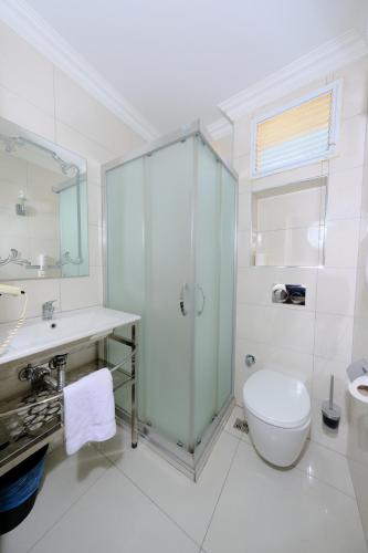 Deluxe Twin Room image 4