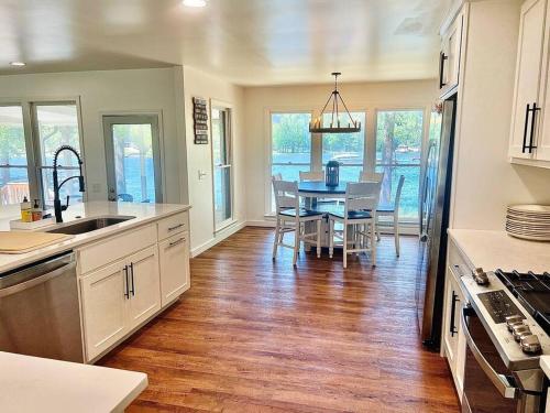 Blue Heron Bungalow on Lake Murray, SC in Chapin, USA
