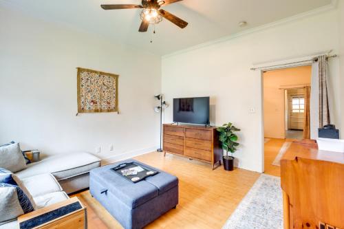 Quaint Home with Yard about 4 Mi to Downtown Louisville! in Louisville, USA