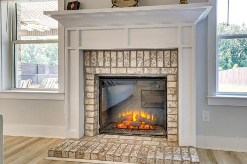 Huntsville Oasis with Basketball Court and Patio! in Huntsville, USA