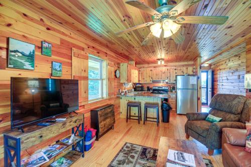 B&B Sparta - Blue Ridge Mountain Cabin with Views and Hot Tub - Bed and Breakfast Sparta