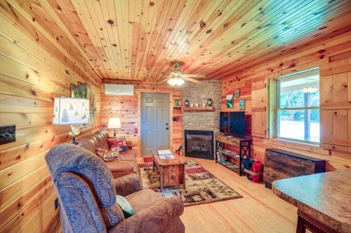Blue Ridge Mountain Cabin with Views and Hot Tub in Sparta, USA