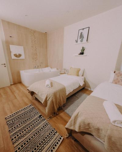 Hippie House היפי האוס in 米提茲普拉蒙