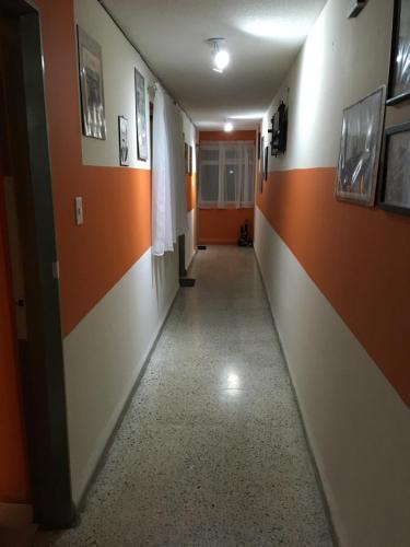 Private room with air conditioning in Downtown Office Parking in León, Mexico