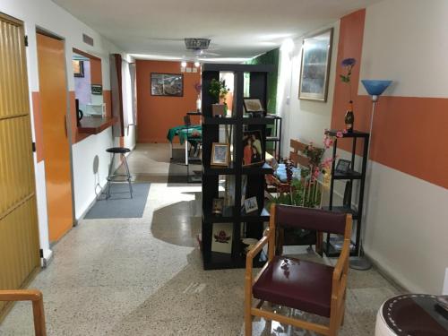 Private room with air conditioning in Downtown Office Parking in León, Mexico