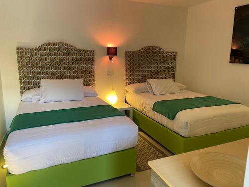 2 double beds