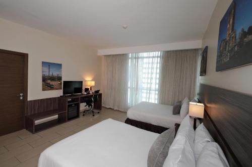 Deluxe Double Room image 4