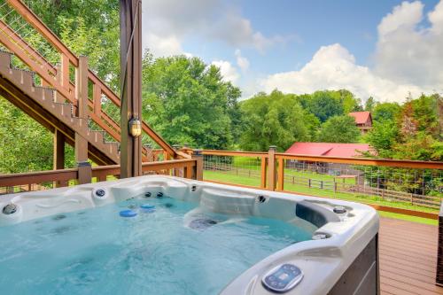 Views, Fire Pit and Game Room Smoky Mountain Escape