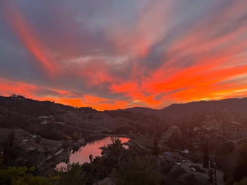 The most breathtaking Lake and Mountain View in Fallbrook, USA