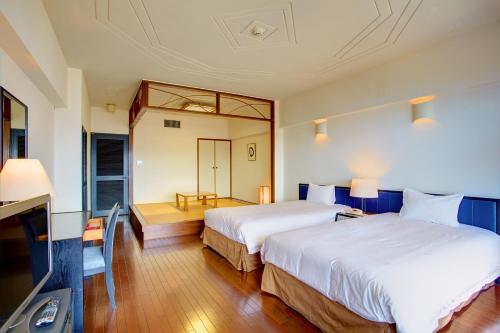 room detail thumbnail 2