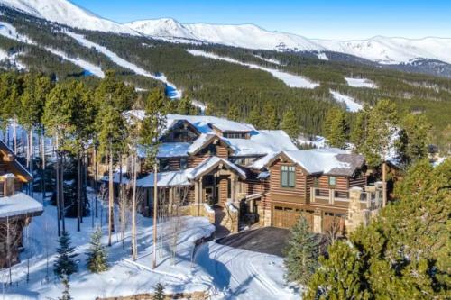 Luxurious 6-Bedroom Ski-In-Ski-Out Home, Very Spacious, With Private Hot Tub And Game Room, in Breckenridge, USA