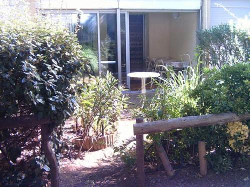 Studio avec jardin, piscine, proche de la mer et du village naturiste - Location saisonnière - Agde