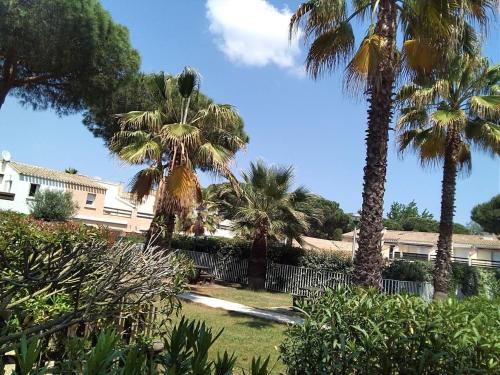 Studio avec jardin, piscine, proche de la mer et du village naturiste in Agde