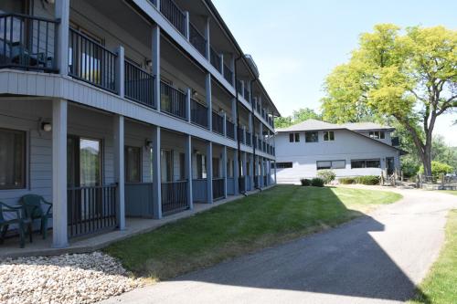 Paddle Wheel Inn