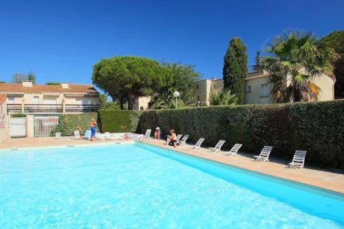 Bể bơi, Studio avec jardin, piscine, proche de la mer et du village naturiste in Agde