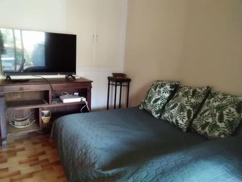 Phòng chờ chung/khu vực TV, Studio avec jardin, piscine, proche de la mer et du village naturiste in Agde