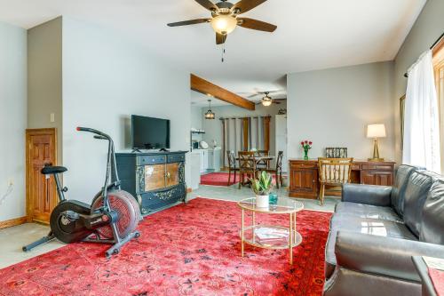 Lakefront Orange Vacation Rental - Pet Friendly!