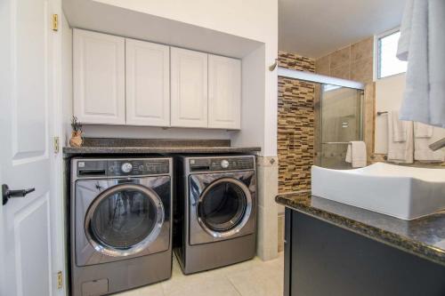 2 bedrooms, 4 beds