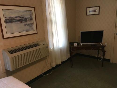 1 queen bed