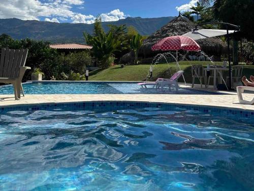 increible casa de campo con piscina y jacuzzi!