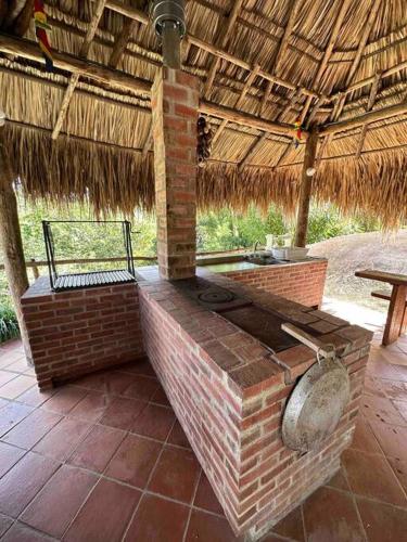increible casa de campo con piscina y jacuzzi! in Támesis