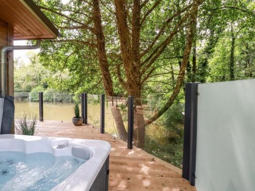 Exterior view, 6 Water's Edge in Lanreath