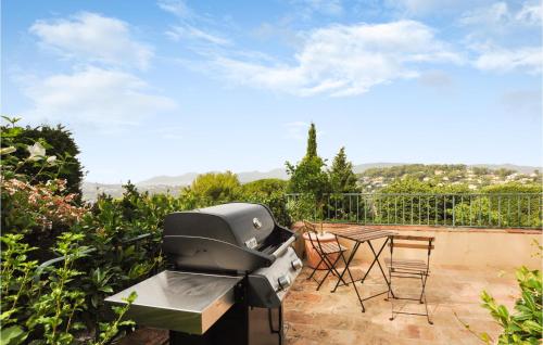 Nice Home In Mougins With Kitchen