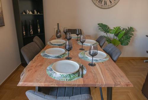 Urban Oasis Stylish Apartment in Piraeus Center - image 6