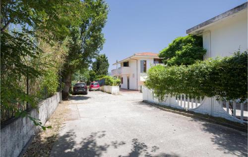 Cozy Home In Nicotera Marina With Kitchen