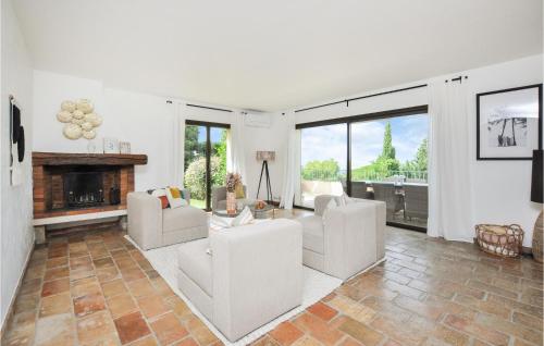 Nice Home In Mougins With Kitchen