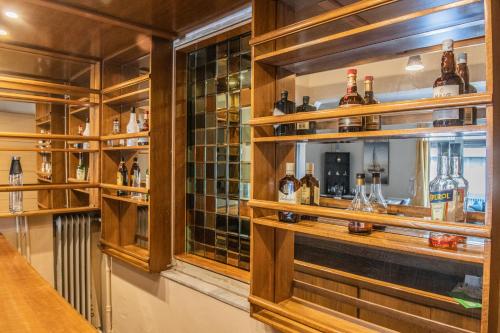 Urban Oasis Stylish Apartment in Piraeus Center - image 5