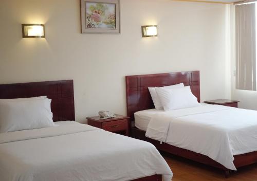 Twin Room image 5