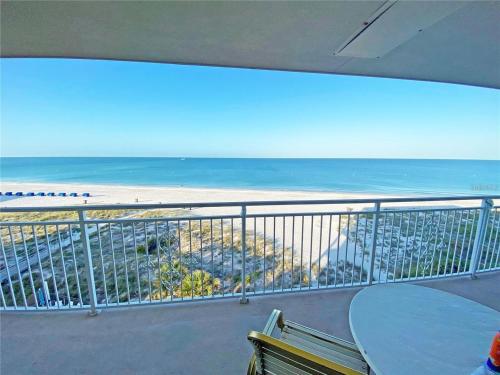 Oceanfront View of Madeira Beach, Steps to the Beach - Madeira Norte Condo in St Pete Beach, USA